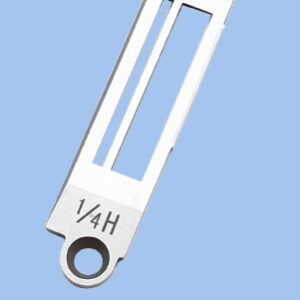 FLAT STRIP-TYPE NEEDLE PLATE