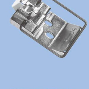 DOUBLE-NEEDLE PRESSER FOOT